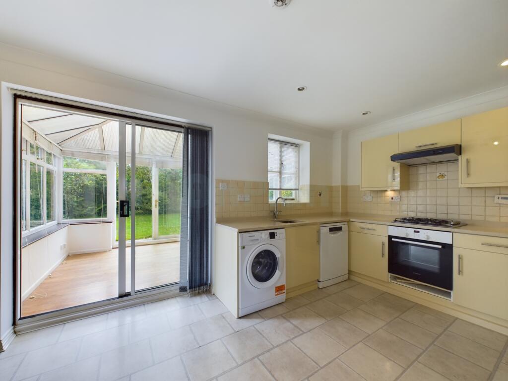 CAM04024G0-PR0007-STILL018