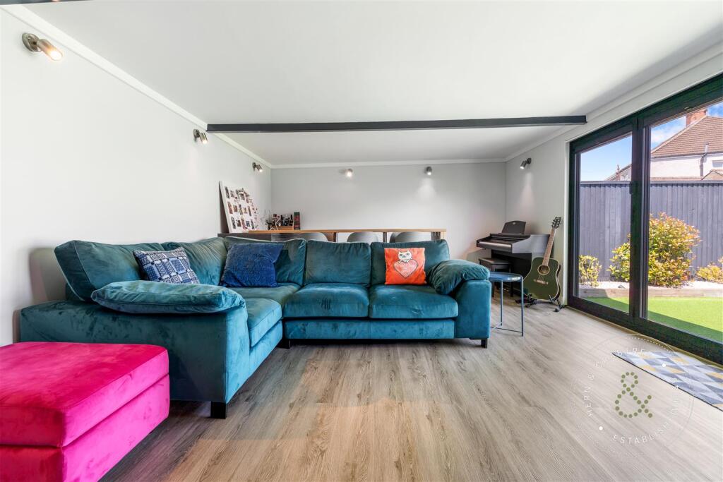 St Asaph Close, HernCrabtree (43).jpg