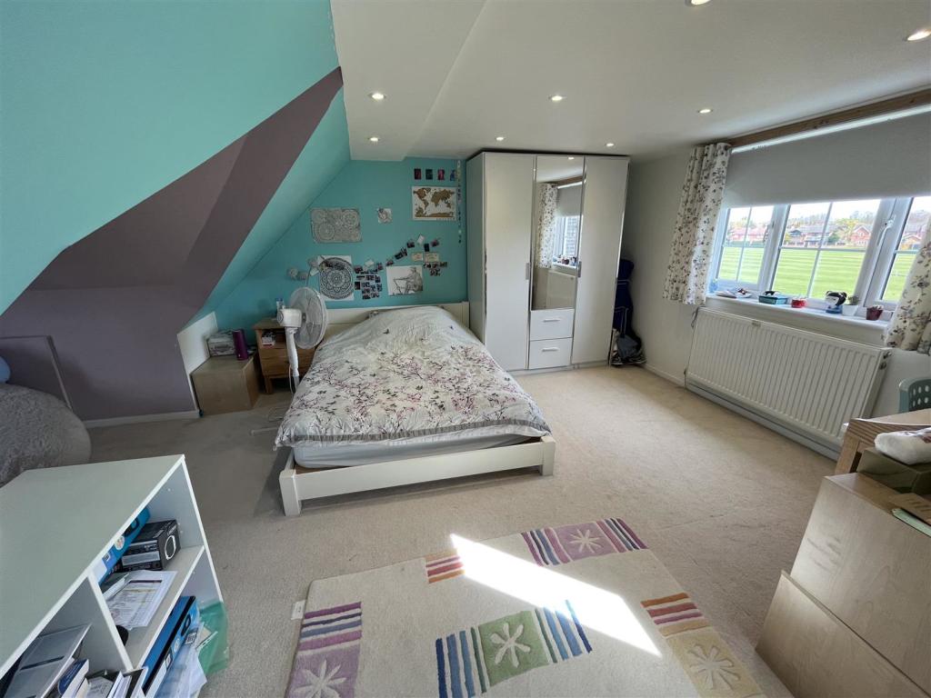 Bedroom 4.jpg