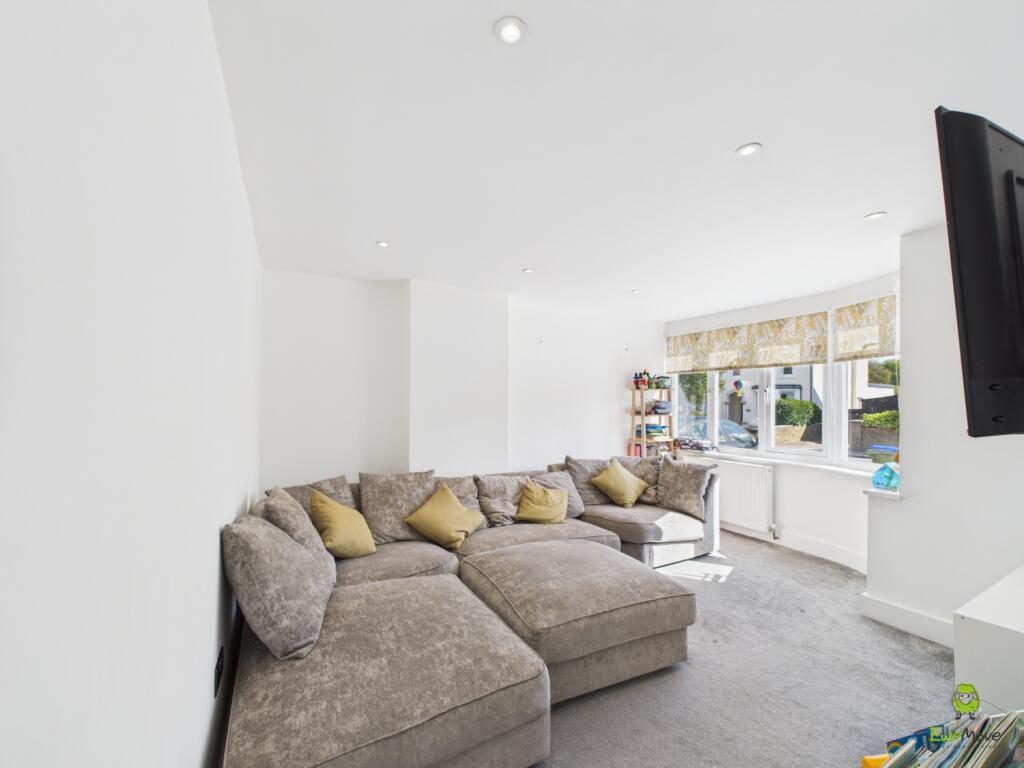  Presented by Nicoleta at EweMove Bexleyheath and 