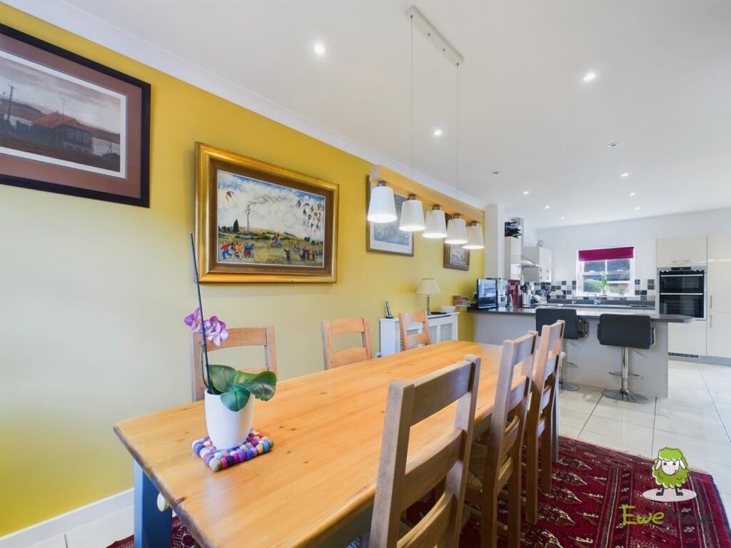 CAM03778G0-PR0142-STILL012