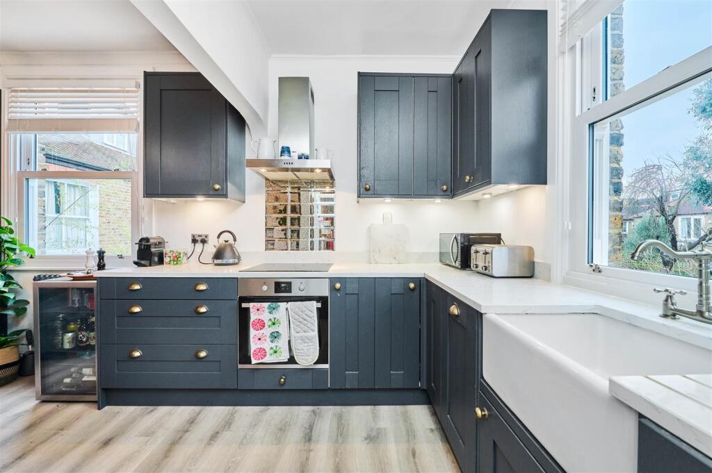 James_Anderson_-_Lower_Richmond_Road_London__SW14_