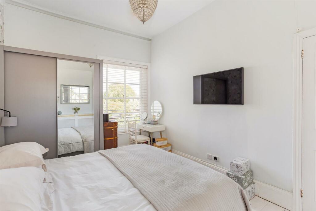 71714_Glaston-House-Battledown  (12)_low.jpg