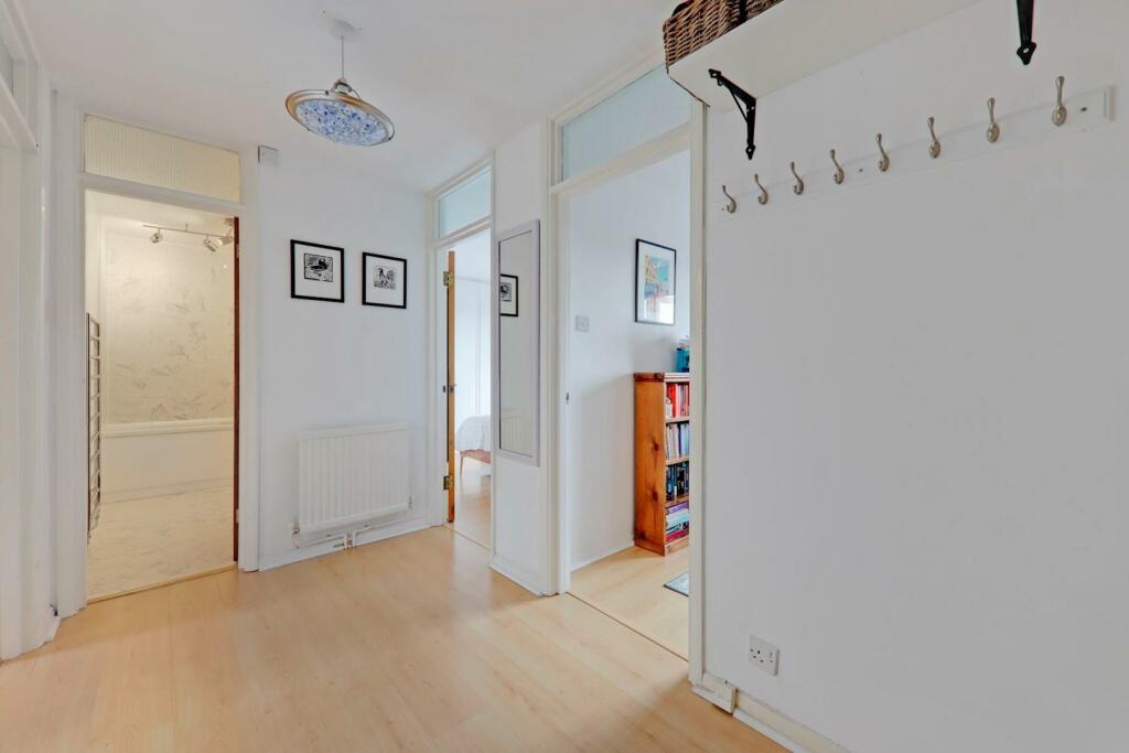 01-bd96JHPropWorld - 12a Wells Park Court - 1-medi