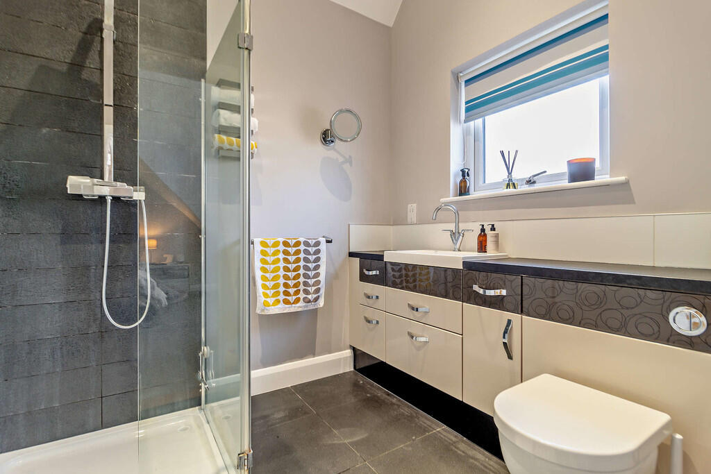 8634681-interior2...