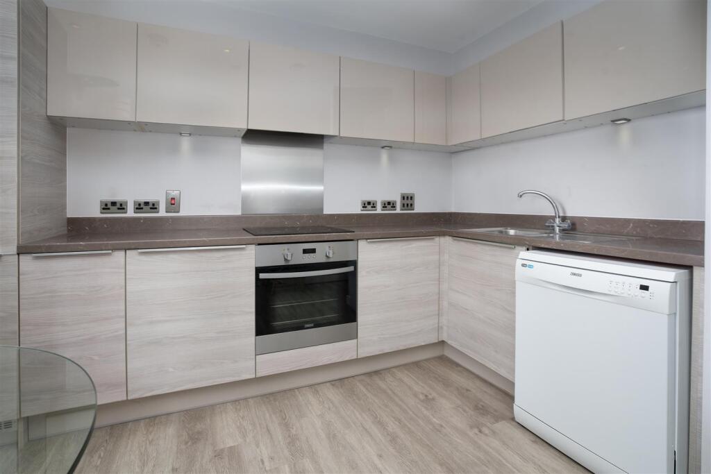 17 To Let 2 Bedroom Flat Croydon  www.islingtonpro