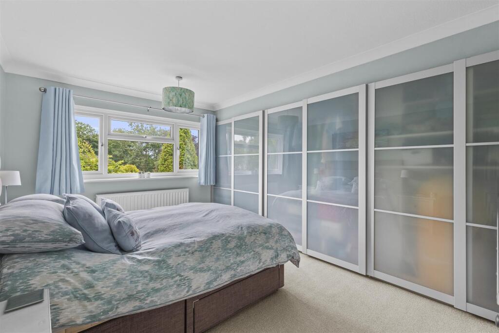 98 Cedar Avenue, HP15 7EF-2.jpg