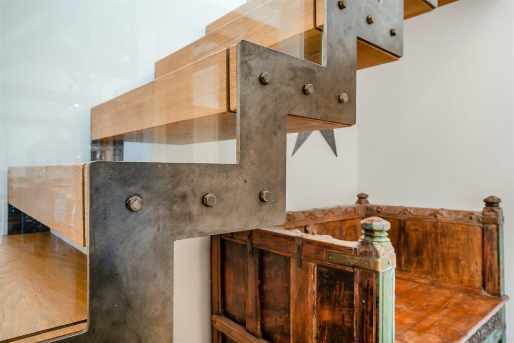 8568517-interior39.jpg