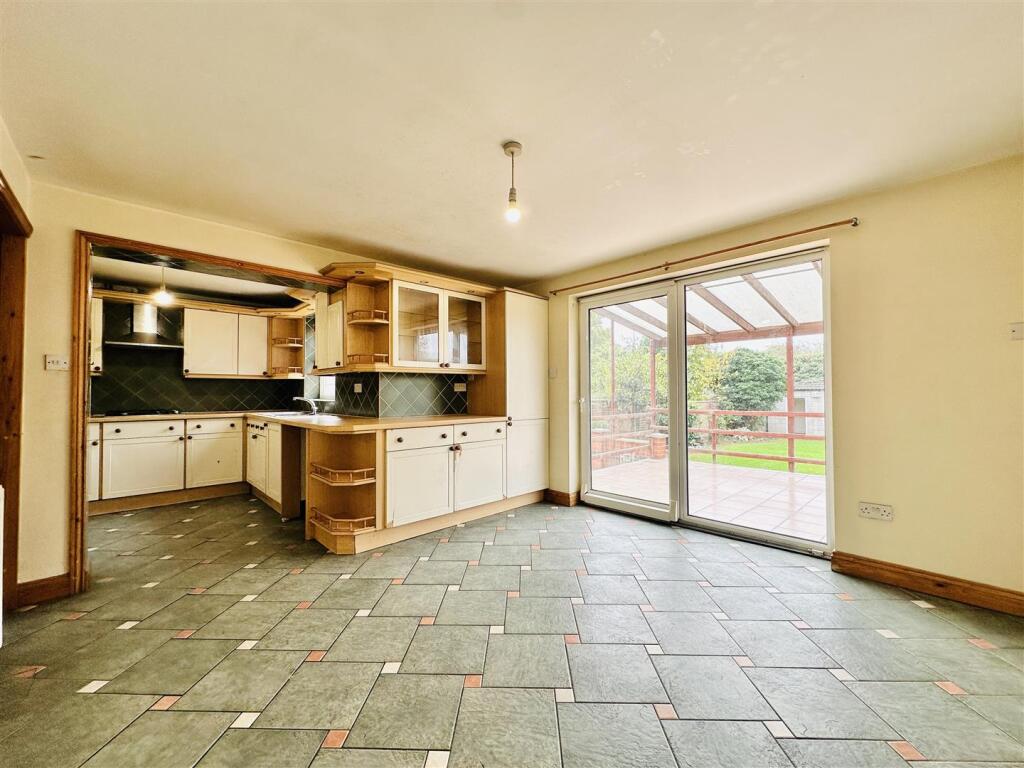 KITCHEN &amp; DINER