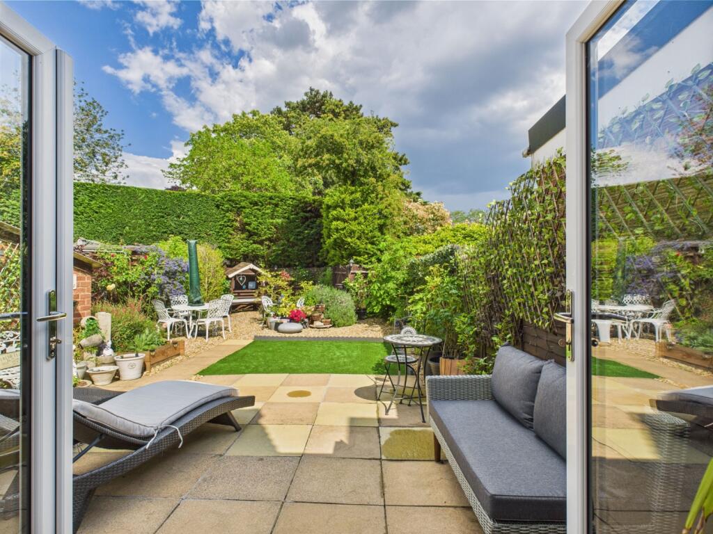 2. CAM04922G0-PR0020-STILL019