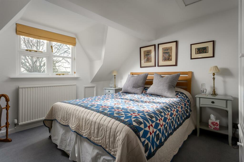 29 - Leah House - SN6 6LQ - Web.jpg