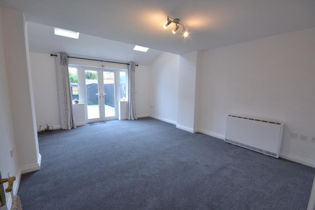 Living room pic 2.JPG