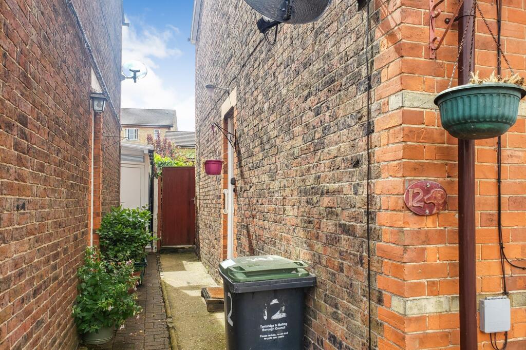 12 Hectorage Road, Tonbridge, Kent TN9 2DP