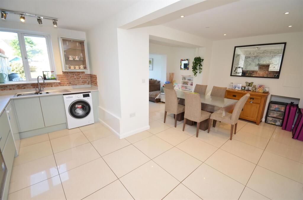 KITCHEN/ FAMILY ROOM