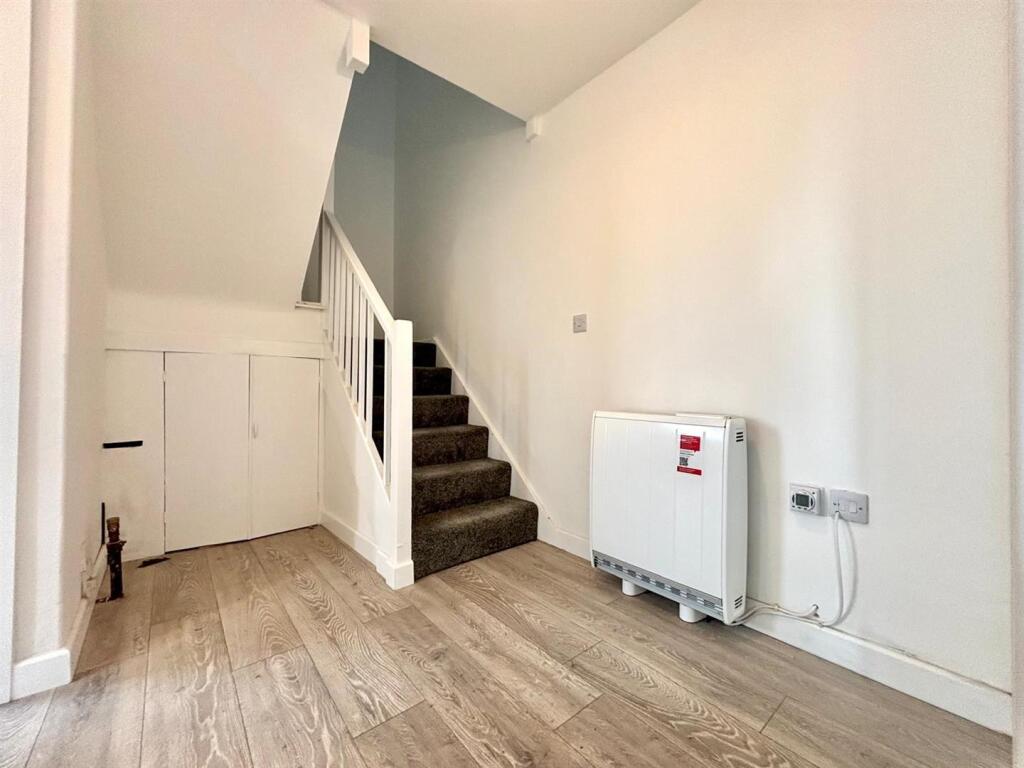 WhatsApp Image 2025-10-25 at 12.55.09_35083430.jpg