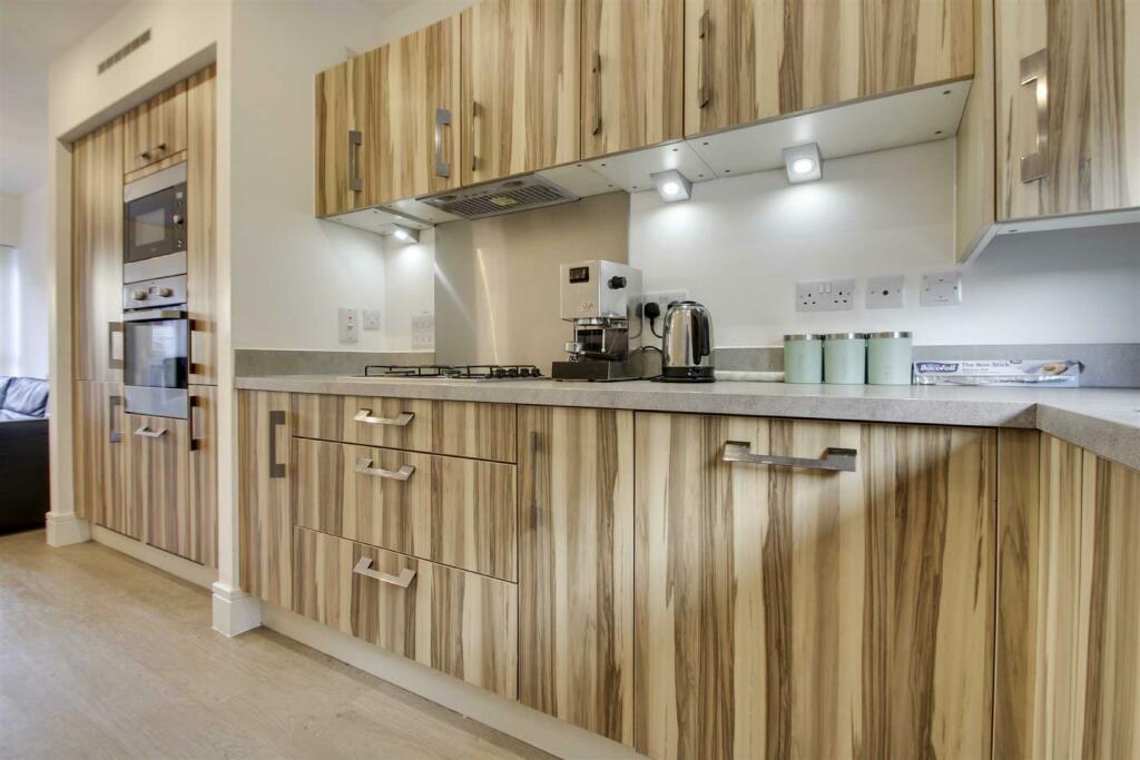 kitchen 2.jpg
