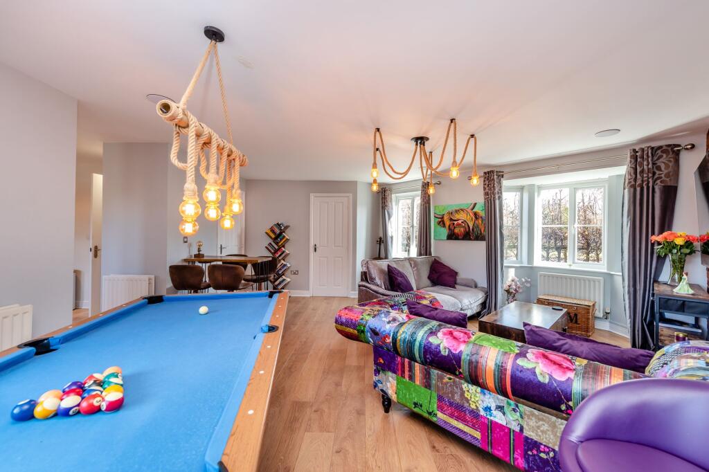 Lounge/dining room