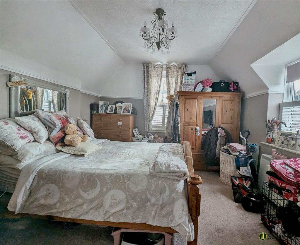 Bedroom 1.jpg