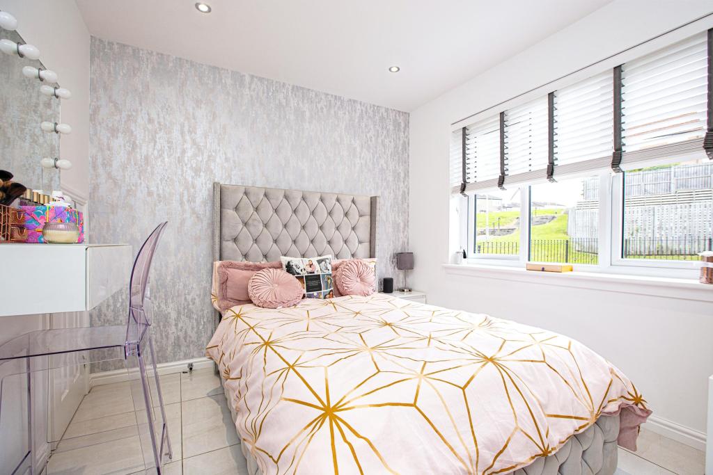 Dining Room/Bed 5