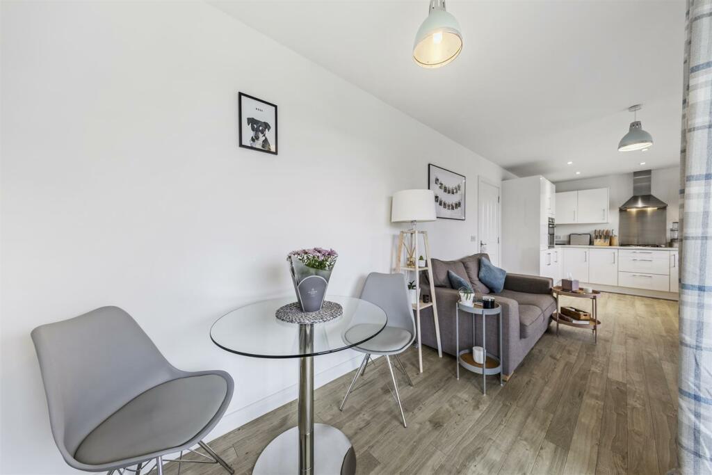 Flat14,327BarrosaWayWeb13.jpg