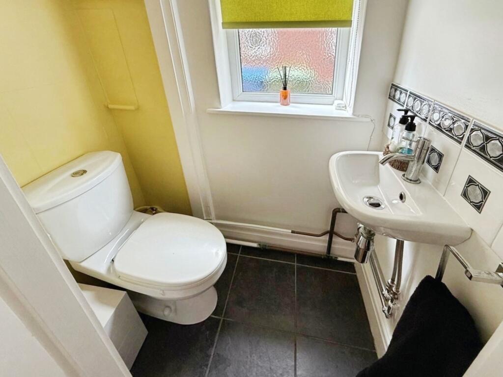 pbox-bathroom-326582.jpg