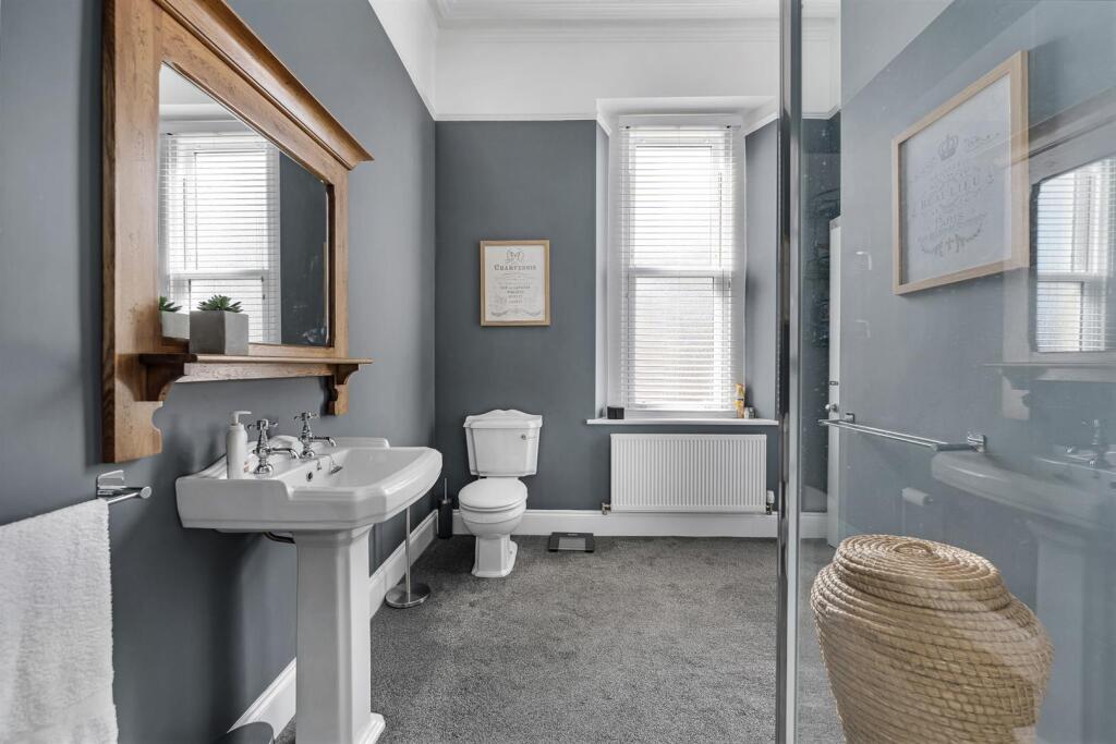 J&amp;J Shower Room 2.jpg