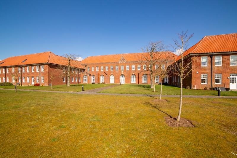 76 Robertson Drive 28 (800x533).jpg