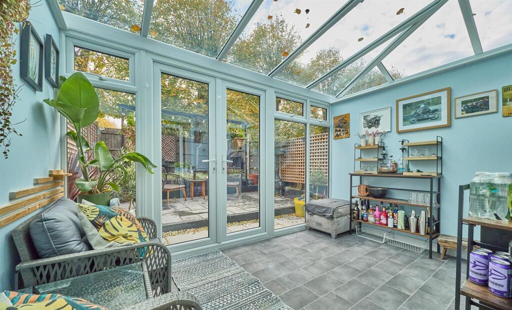Conservatory to rear