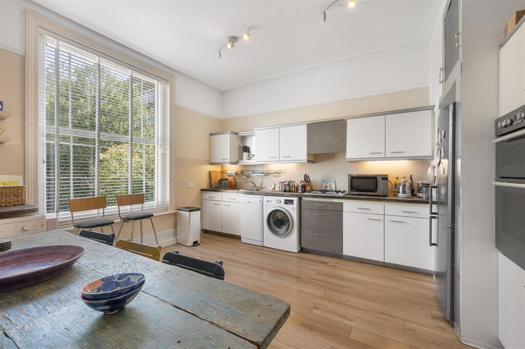 Flat 3, 9, Inner Park Road,7.jpg