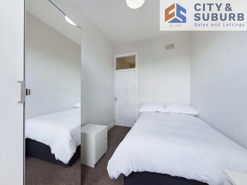 TR134 - BEDROOM ONE (2)