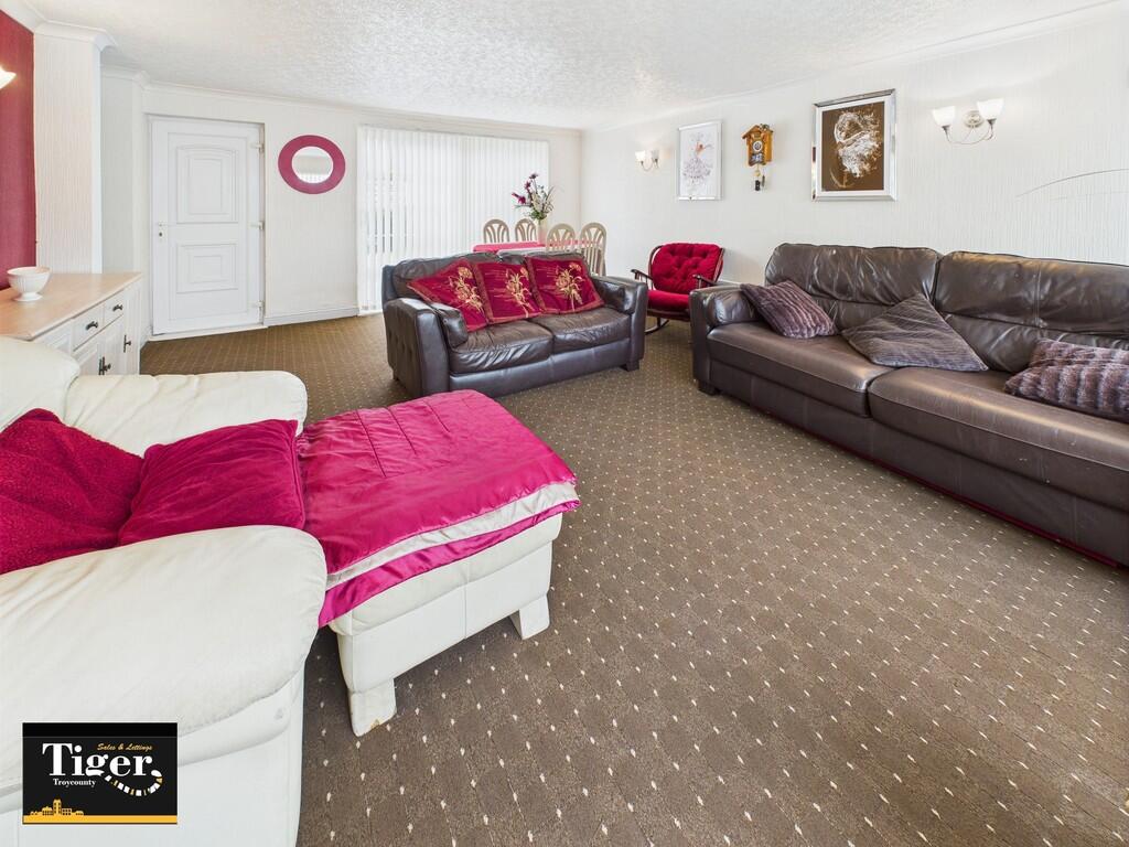 CAM02176G0-PR0611...