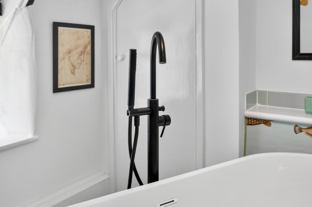 PRINCIPAL BATHROOM DETAIL.jpg