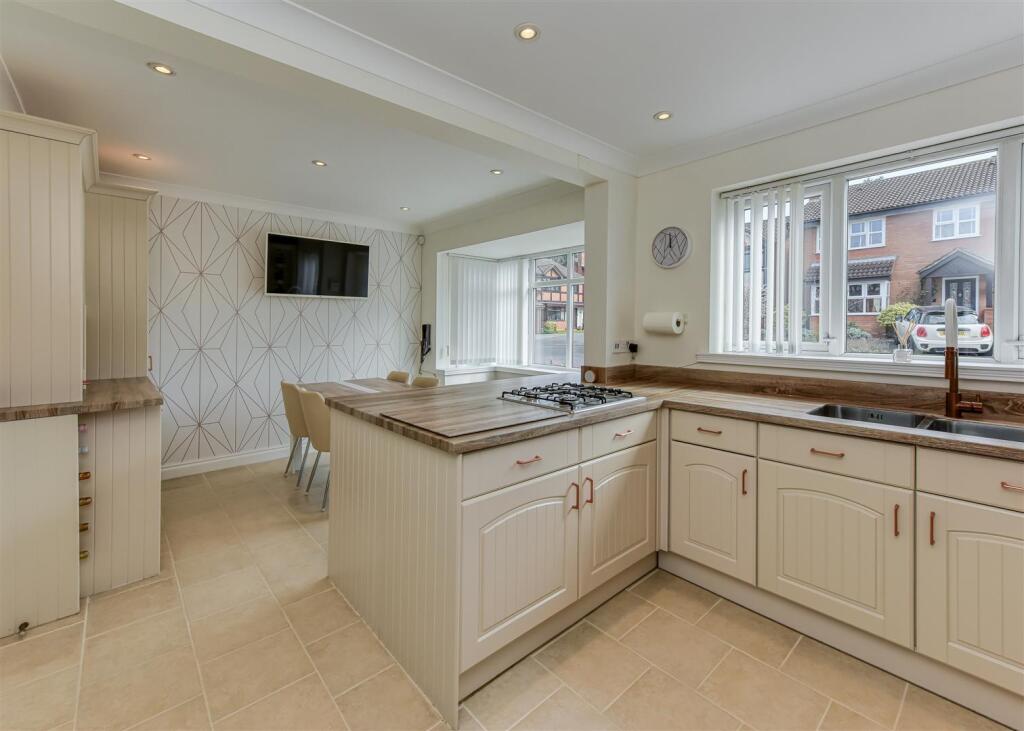 7 Griffiths Drive-kitchen3.jpg