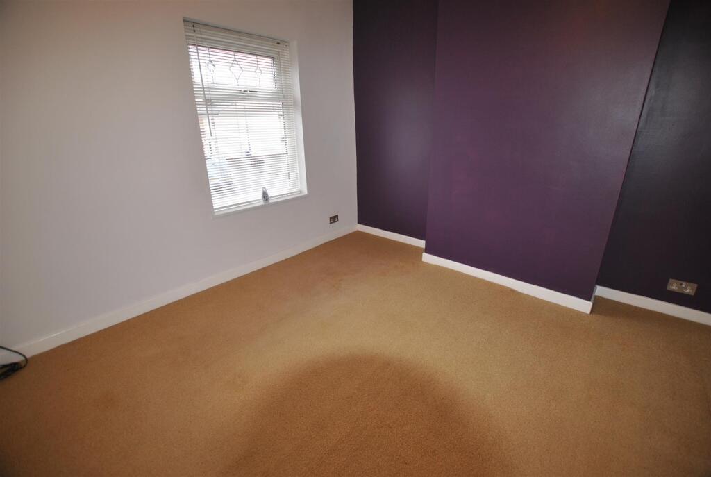 MAIN BEDROOM