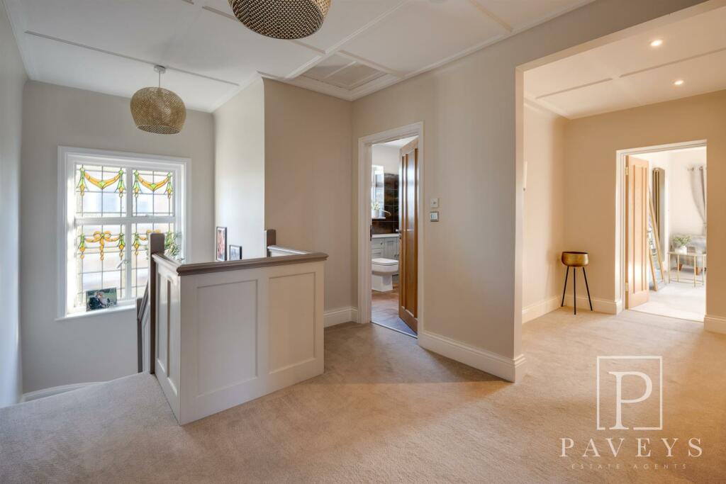 FIRST FLOOR LANDING