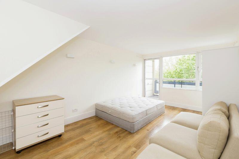 Studio Room (3)