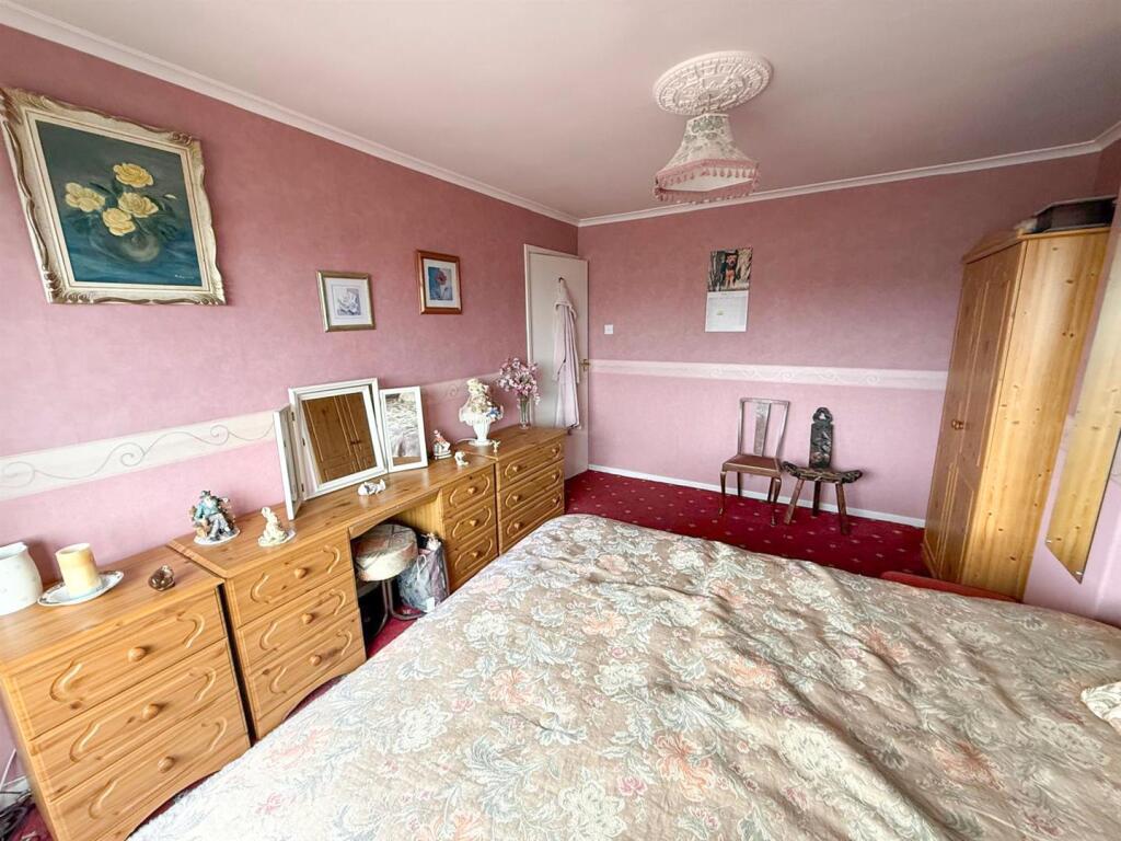 3 bed semi, Oakworth