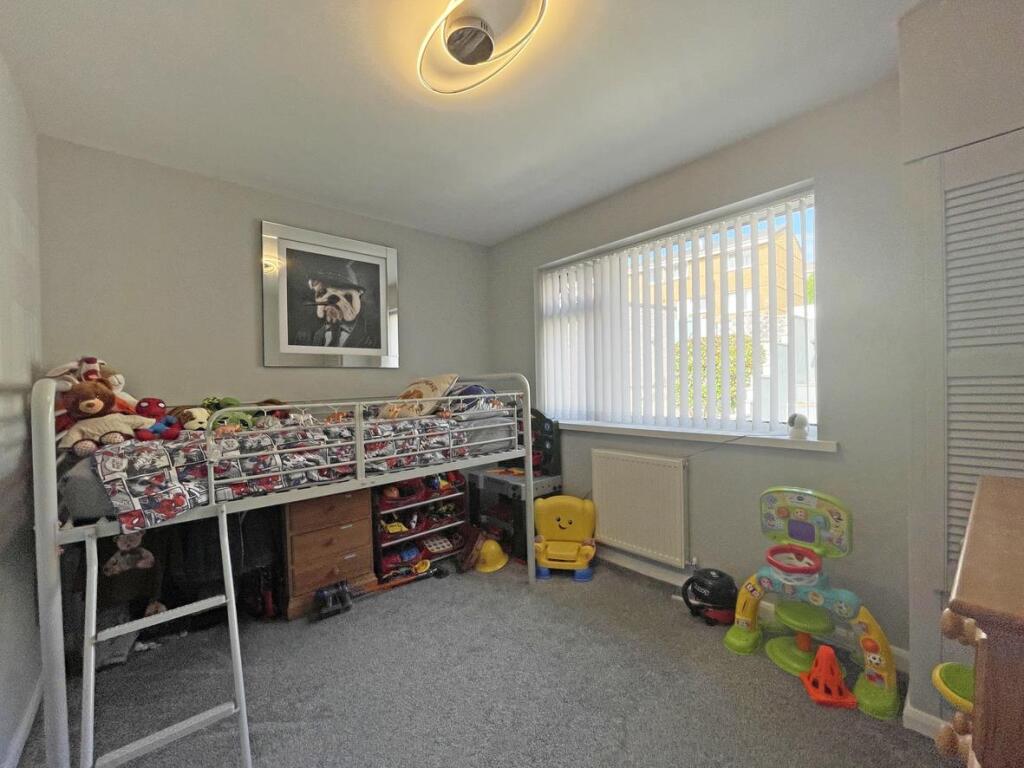 Ashford Close 29 Bed 2.jpg