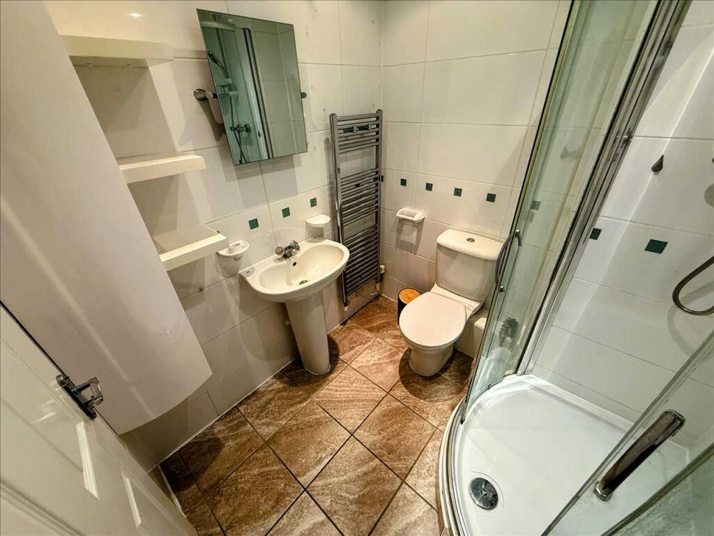 SHOWER ROOM