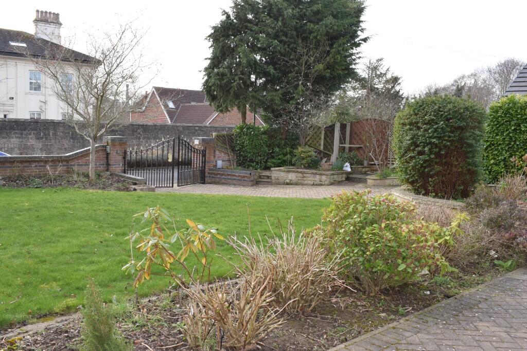 Front garden 