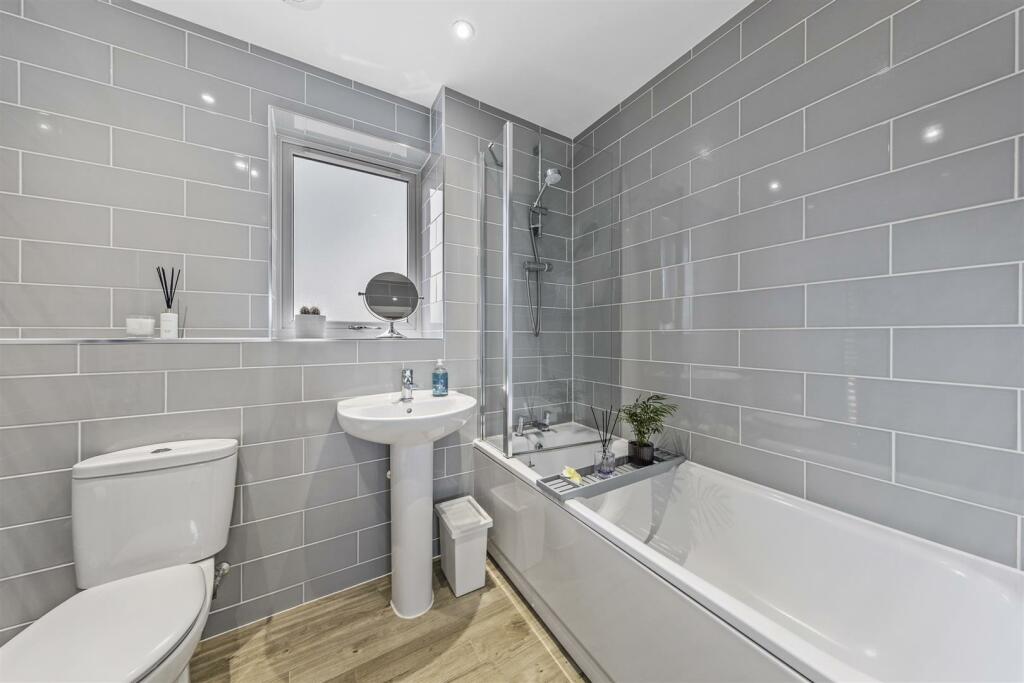 Flat14,327BarrosaWayWeb18.jpg