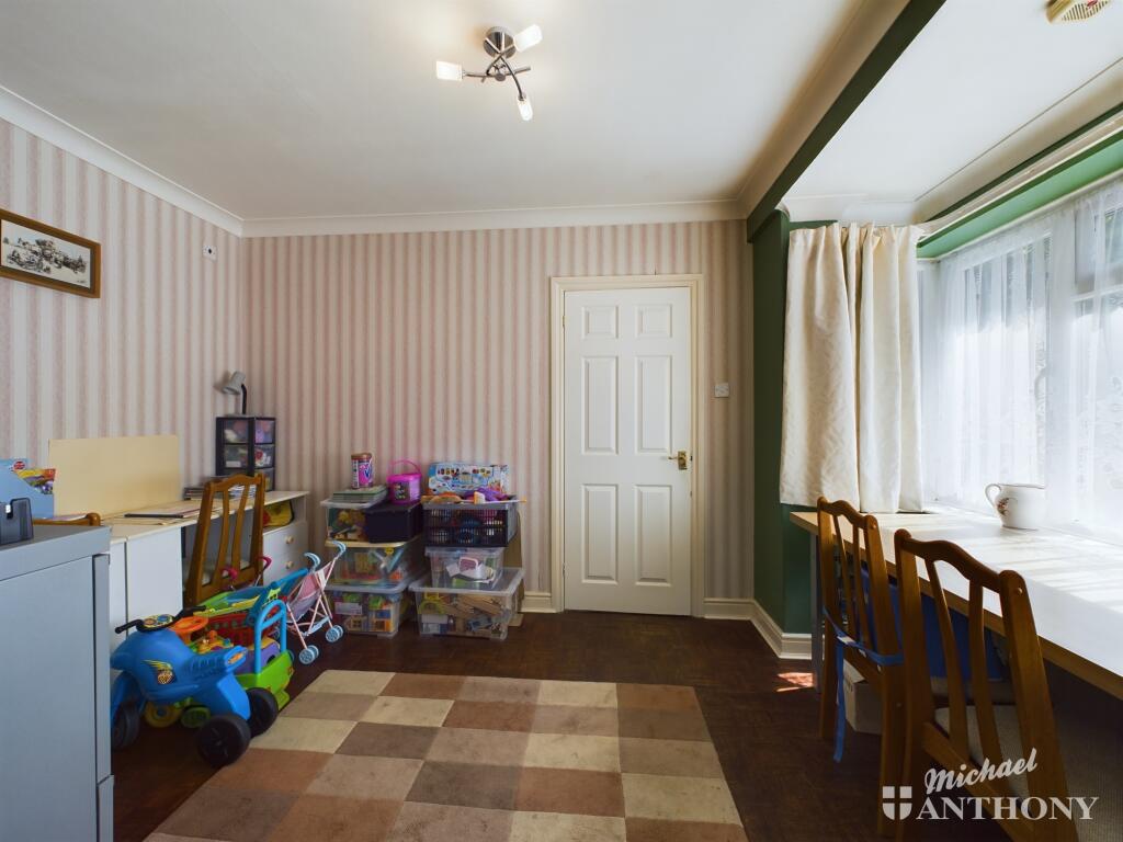 CAM02773G0-PR0154-STILL017