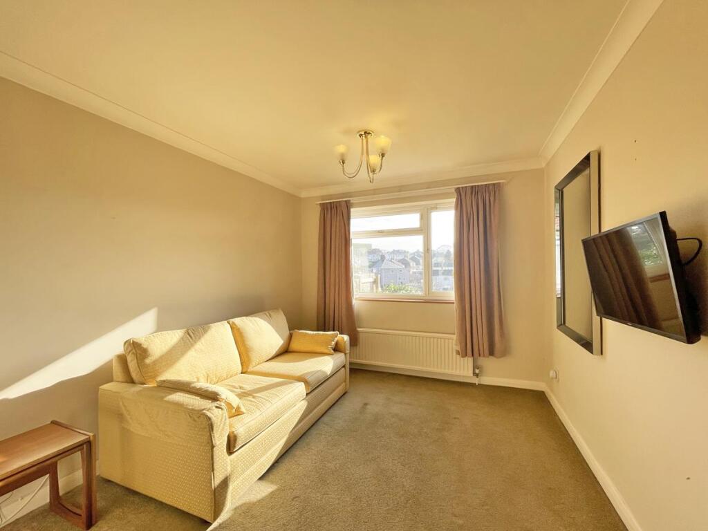 Pilgrim Close 7 - Dining.jpg