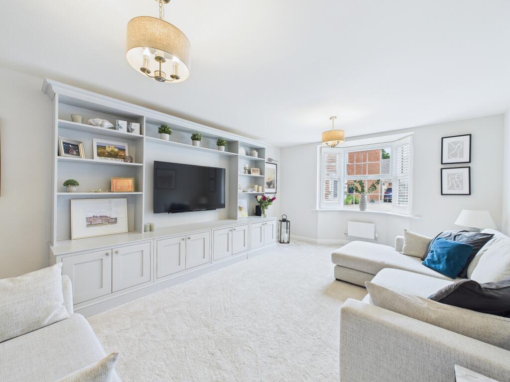 CAM03162G0-PR0107-STILL017