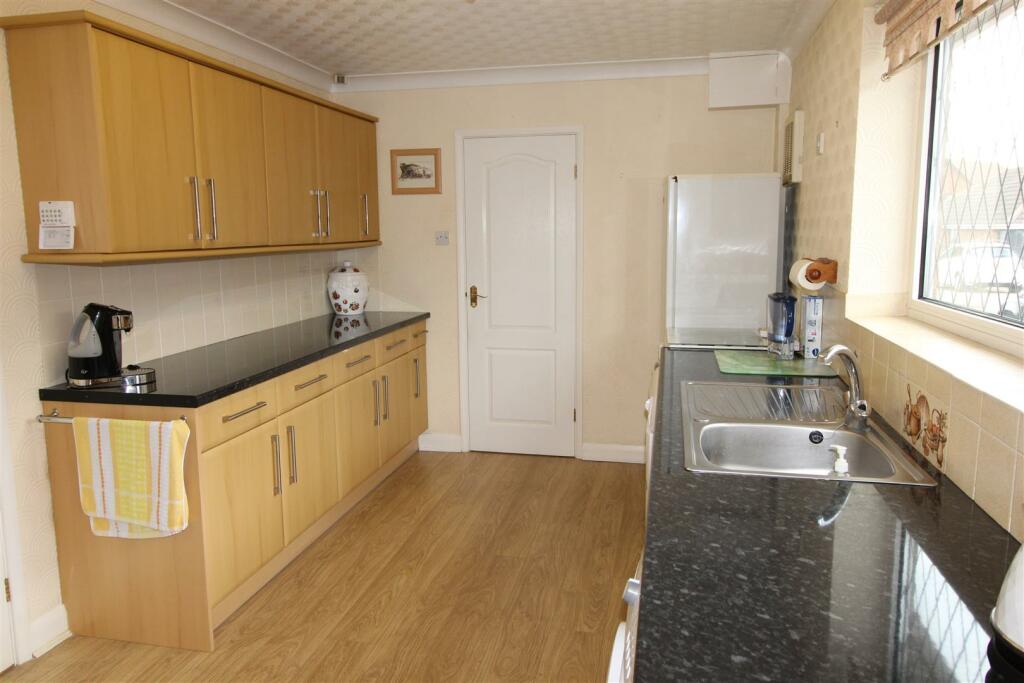 KITCHEN-BREAKFAST ROOM