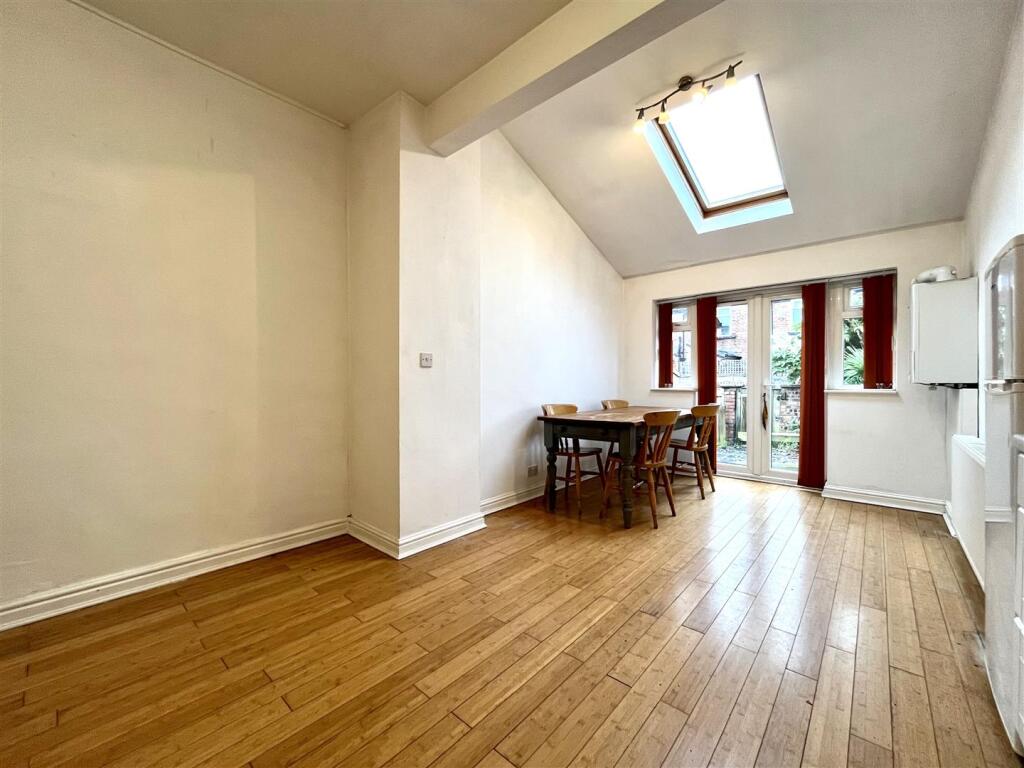 Dining Kitchen Aspect 2