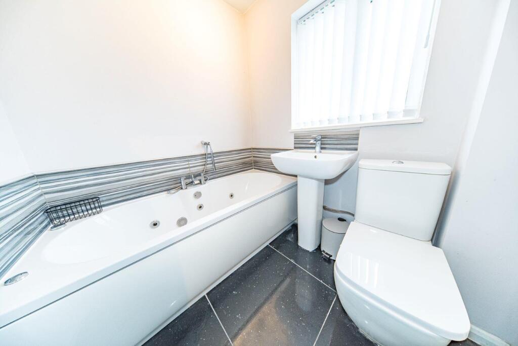 37 Caldywood bathroom.jpg