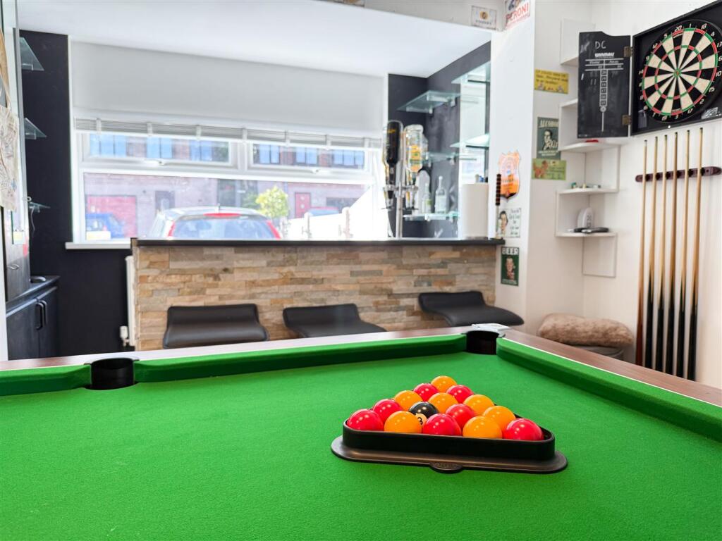 GAMES ROOM WITH BAR