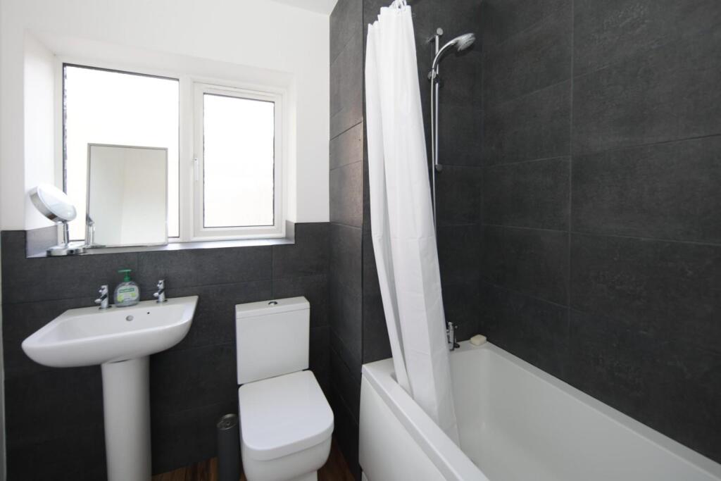 16 Ryland Close-13.jpg