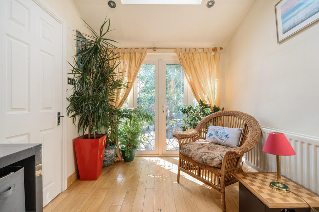 1302179-6-683ddc5...